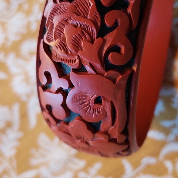 Cinnabar Bangle - Picture 3 of 3